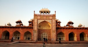 Peripheral Attractions in Agra